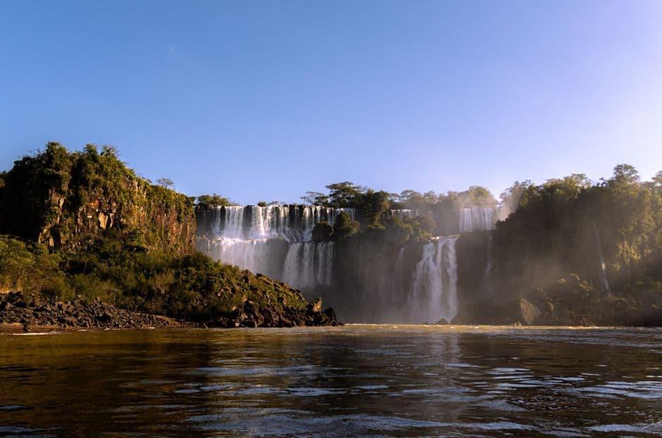 Grandes cataratas en plena selva, en el chat de Puerto Iguazú