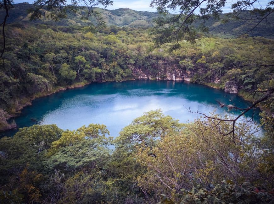 Vista aérea de un lago, en el chat de Nentón