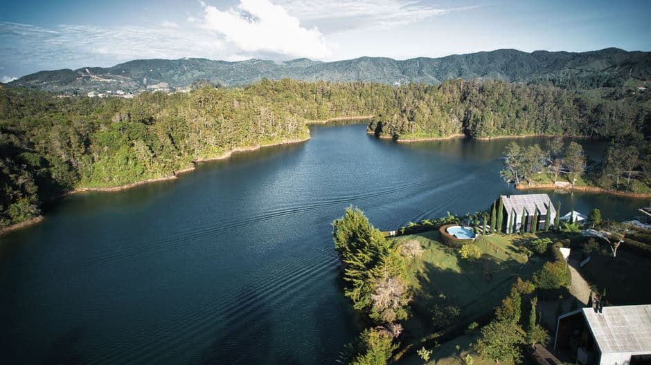 Lago en medio del bosque, en el chat de El Frutal, Villa Nueva