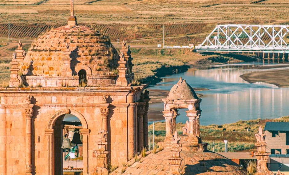 Un templo antiguo y un puente, en el chat de Sechura