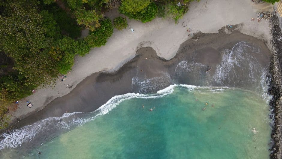 Vista aérea de una playa de Costa Rica, en el chat de Barva