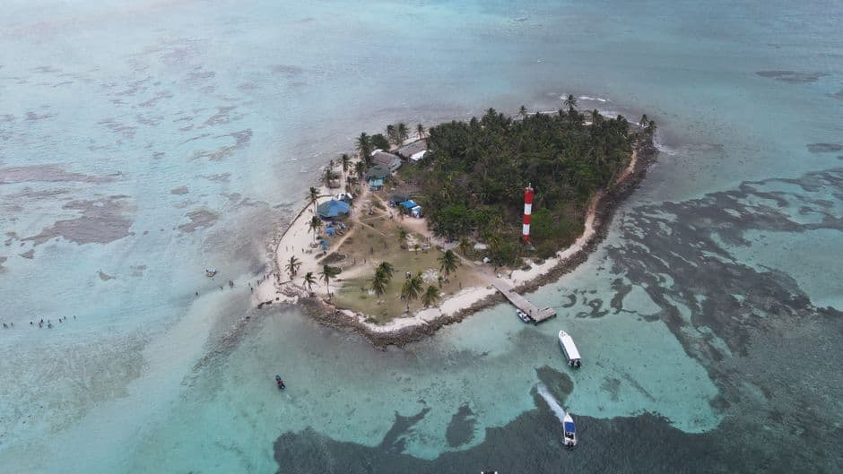 Vista aérea de una isla, en el chat de San Andrés de Sotavento