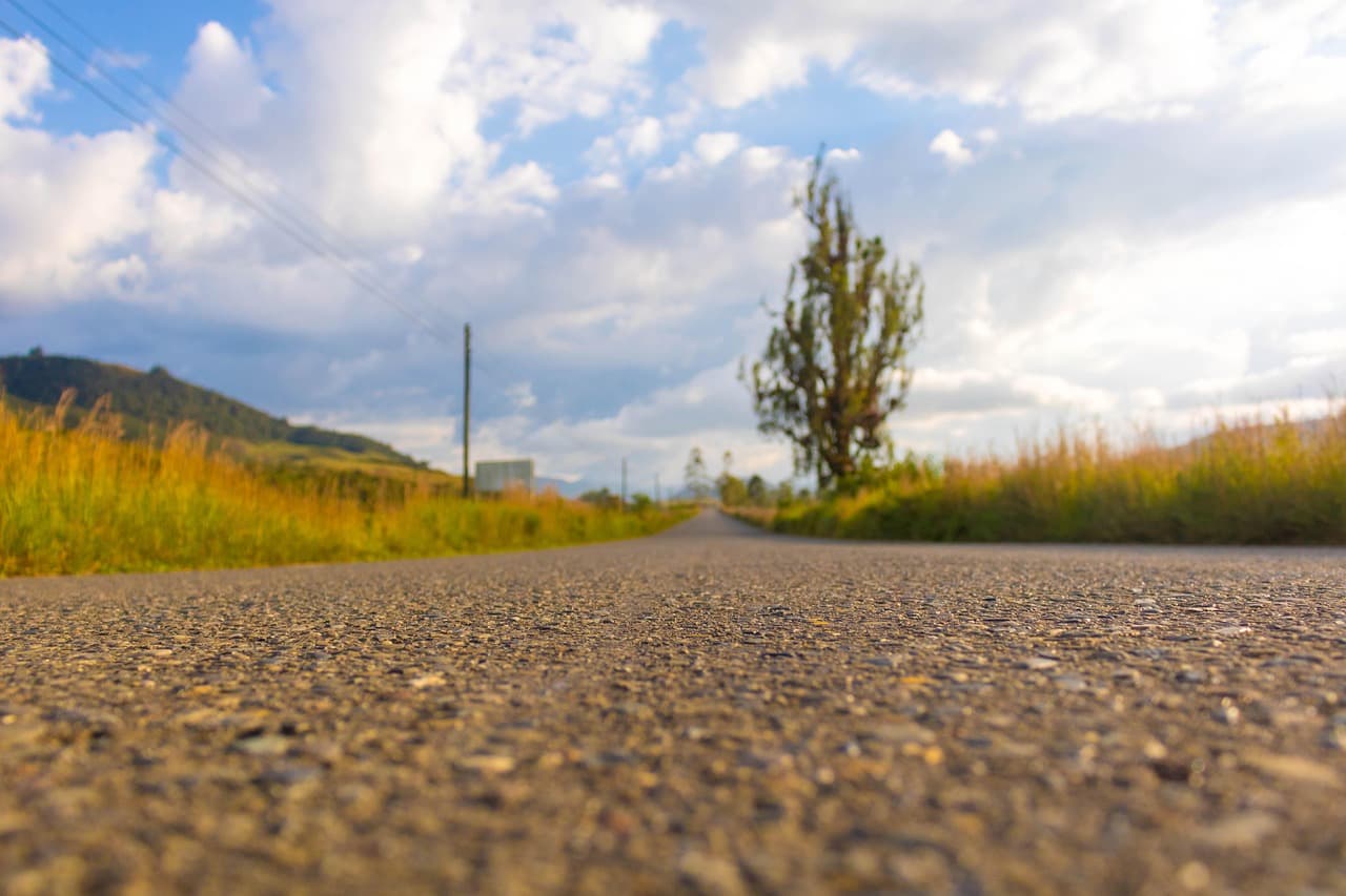 Carretera que atraviesa el paisaje, en el chat de Urrao