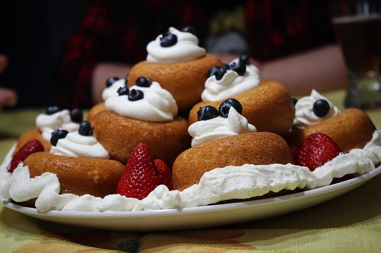 Dulces en el escaparate de una pastelería, en el chat de Baba