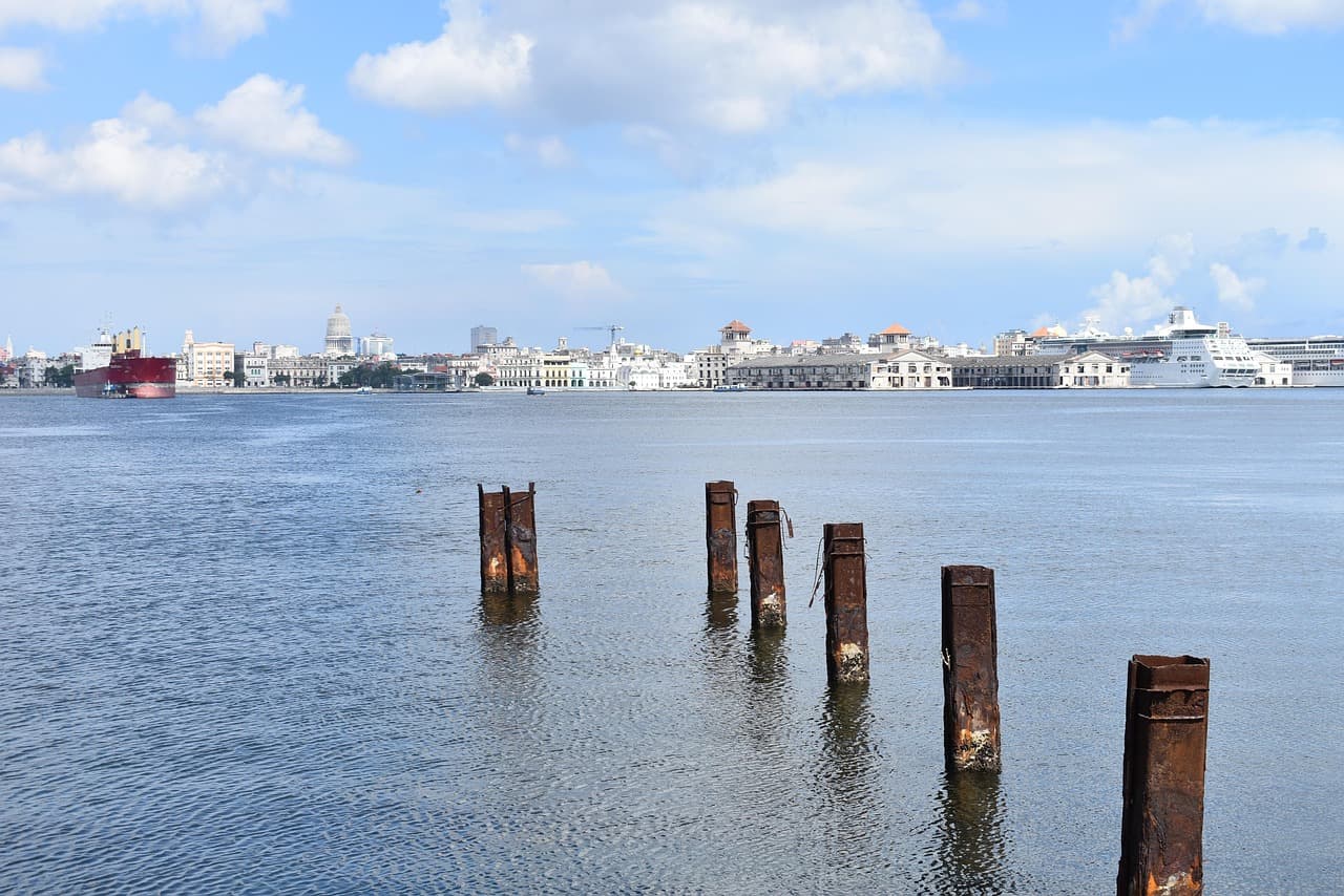 Bahía de La Habana con aire antiguo, en el chat de Regla