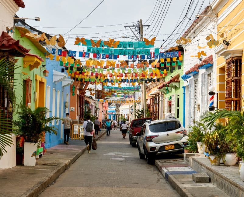 Calle llena de vida y color, en el chat de Bolívar
