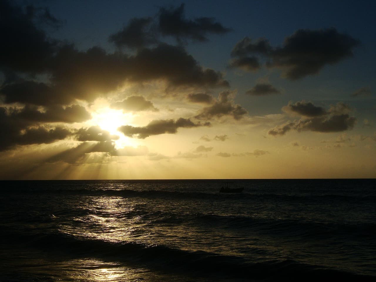 Atardecer en una playa de Puerto Rico, en el chat de Cidra