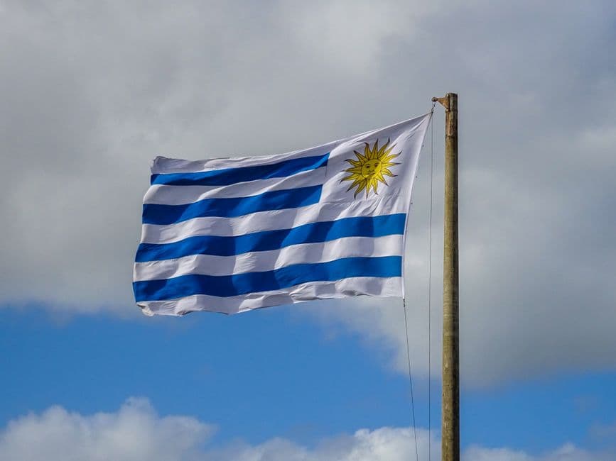 Bandera de Uruguay ondeando, en el chat de La Unión