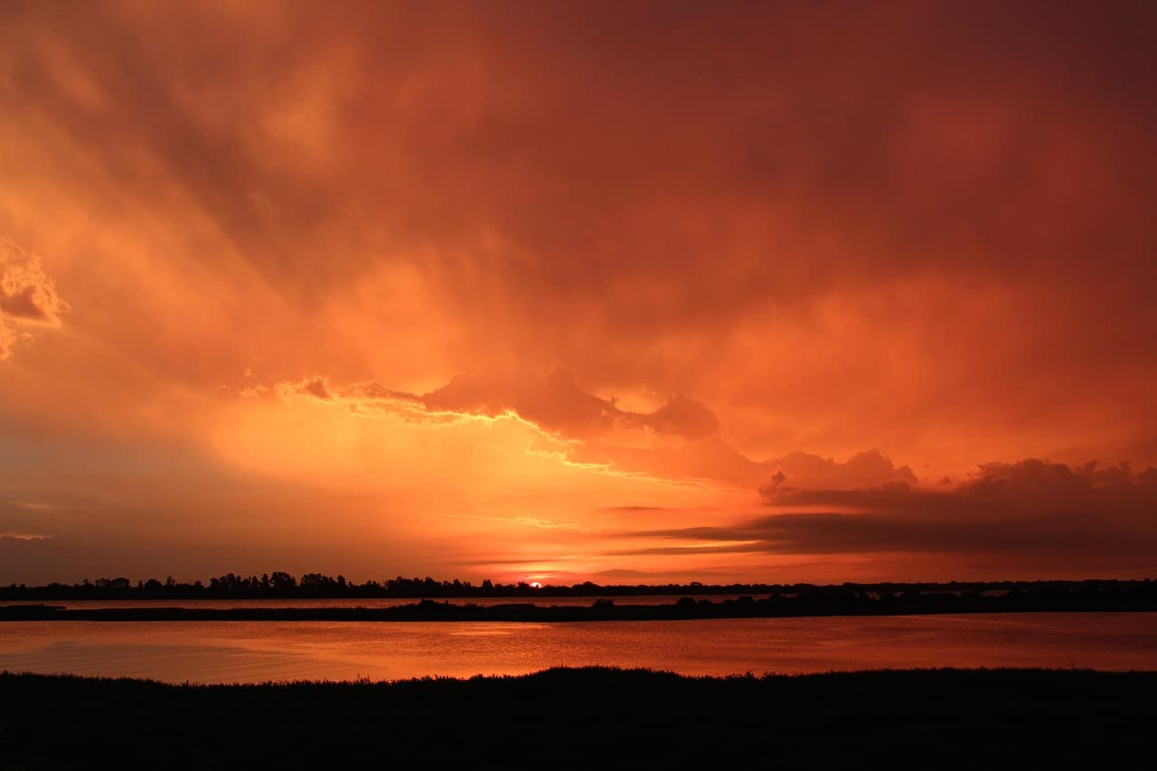 Atardecer sobre un paisaje de Paraguay, en el chat de San Juan Nepomuceno