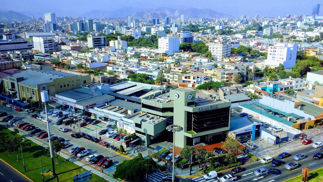Vista aérea de un paisaje urbano, en el chat de Bellavista