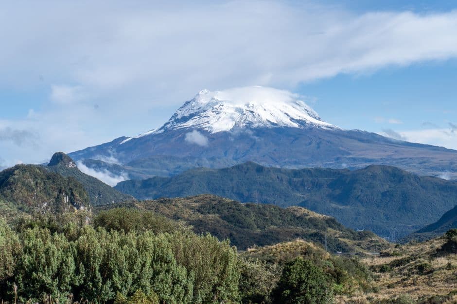 Vista de un volcán majestuoso en Ecuador, en el chat de Alausí