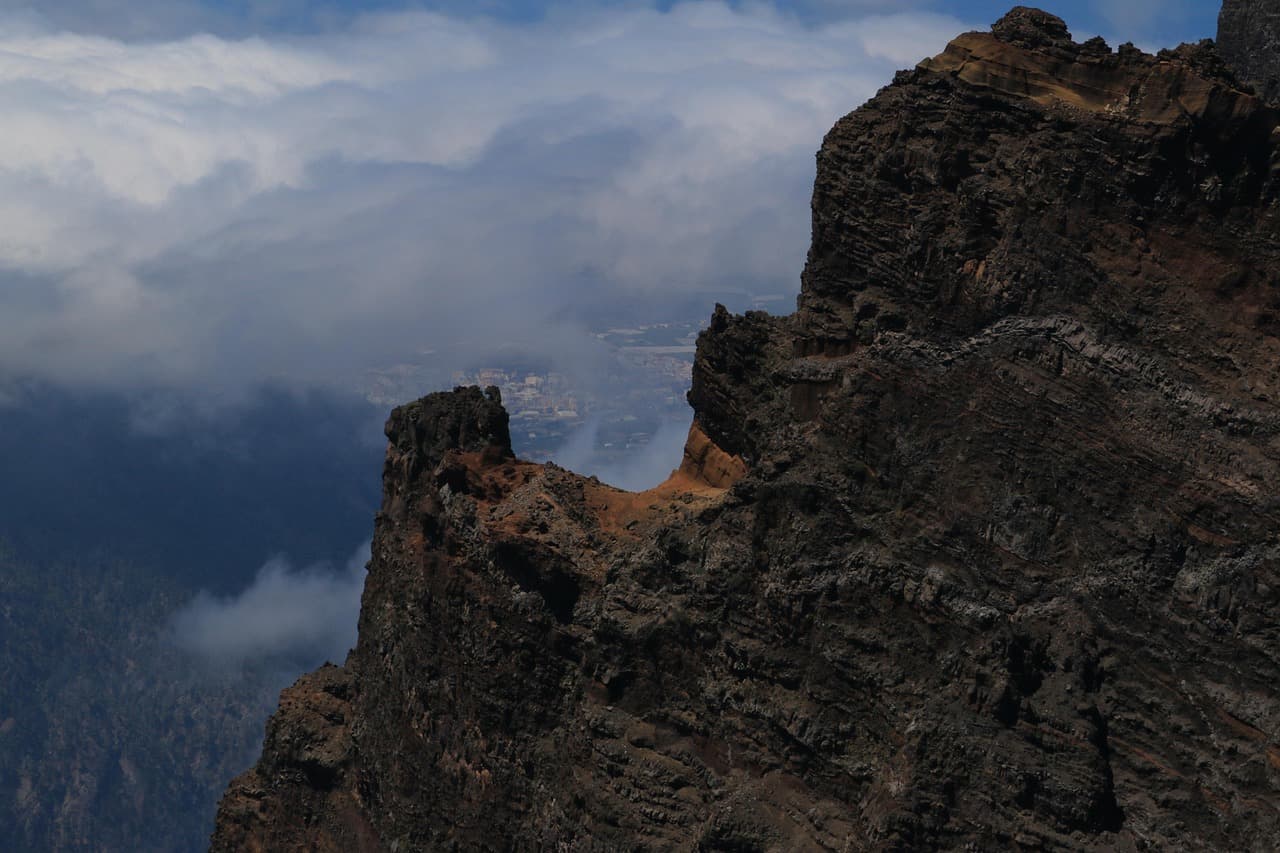 Paisaje de alta montaña sobre las nubes, en el chat de Virú