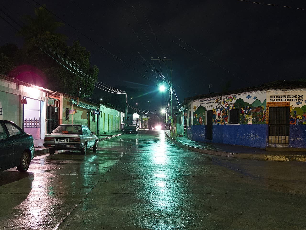 Luces de una ciudad de El Salvador al anochecer, en el chat de Sensuntepeque