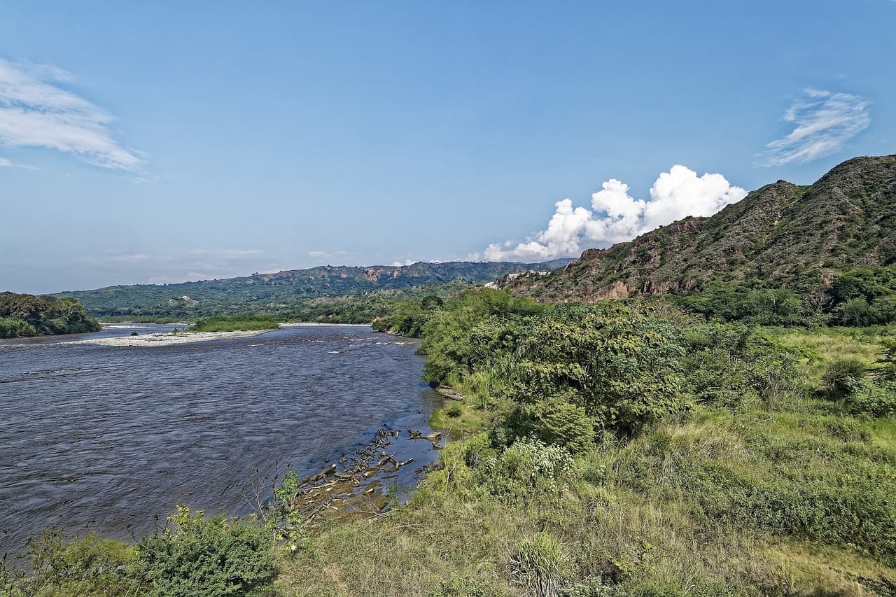 Corriente de agua del río Magdalena en Colombia, en el chat de Pivijay