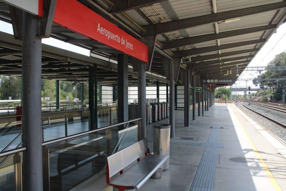 Andén vacío del aeropuerto de Jerez, en la sala de chat de L'Hospitalet de Llobregat
