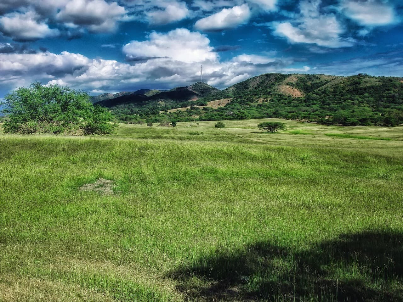 Paisaje de Puerto Rico bajo el cielo, en el chat de San Germán
