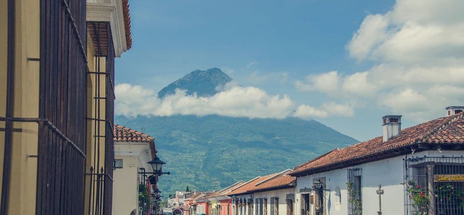 Vista urbana bajo un cielo nublado, en el chat de Monjas