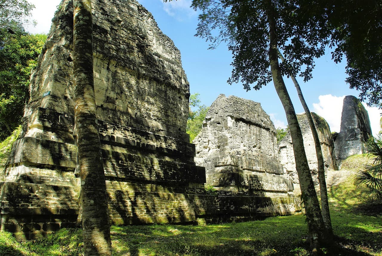 Ruinas mayas en Petén, en el chat de Melchor de Mencos