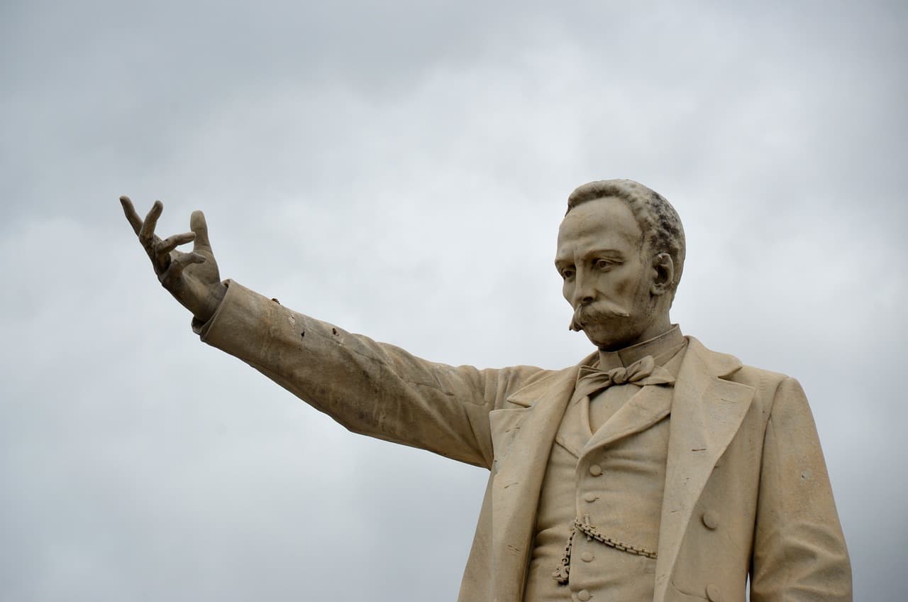 Escultura de José Martí en Cuba, en el chat de Tercer Frente