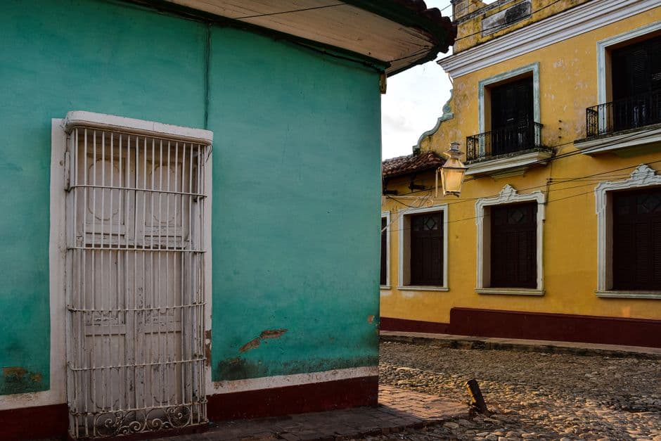 Esquina de una calle en un pueblo de Cuba, en el chat de Quivicán