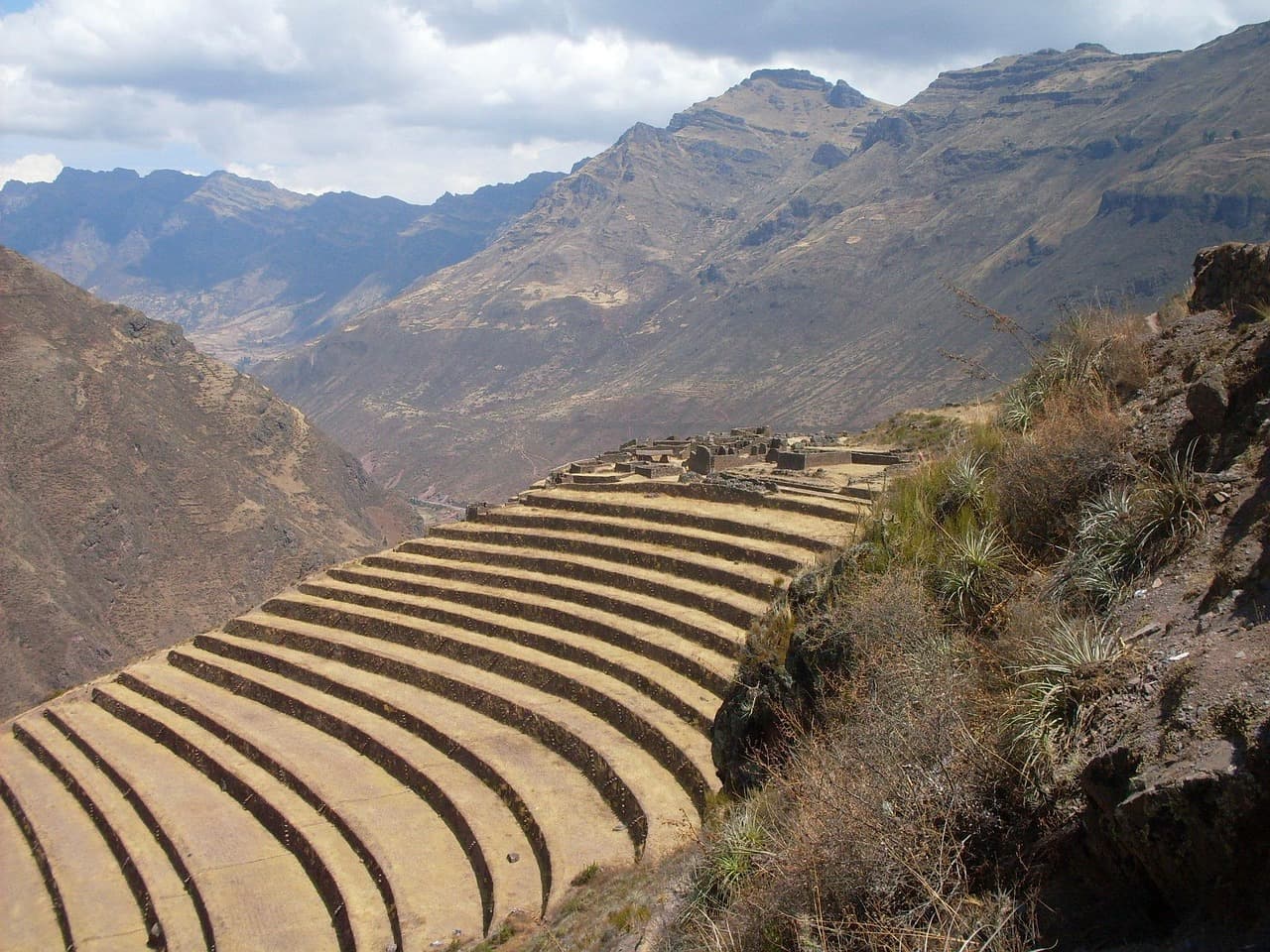 Paisaje de Perú con cielo y nubes, en el chat de Sunampe