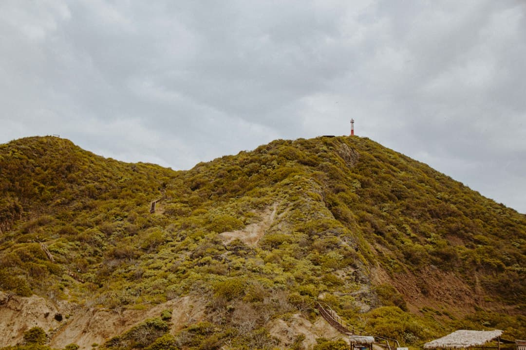 Colina con una torre en lo alto, en el chat de San Lorenzo