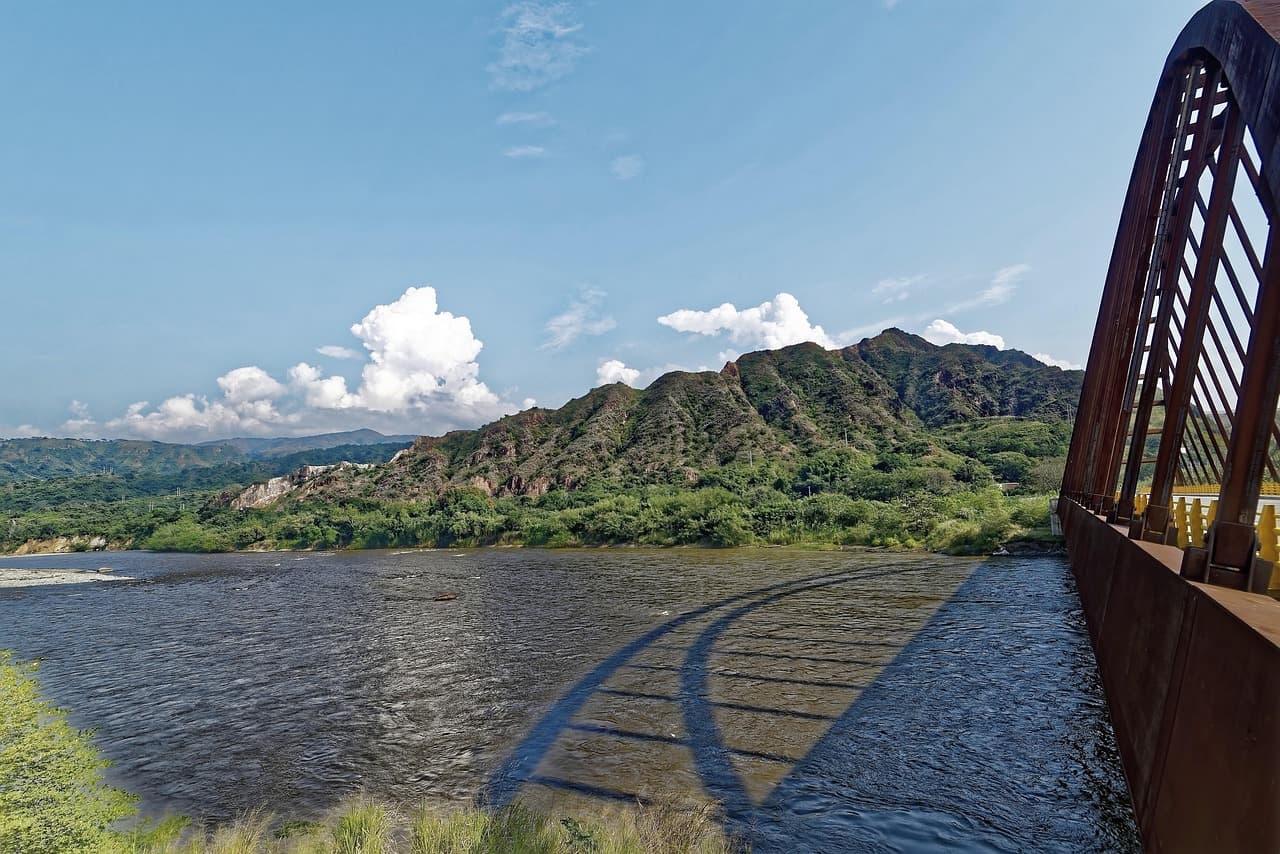 Puente sobre el río Magdalena en Colombia, en el chat de Ariguaní