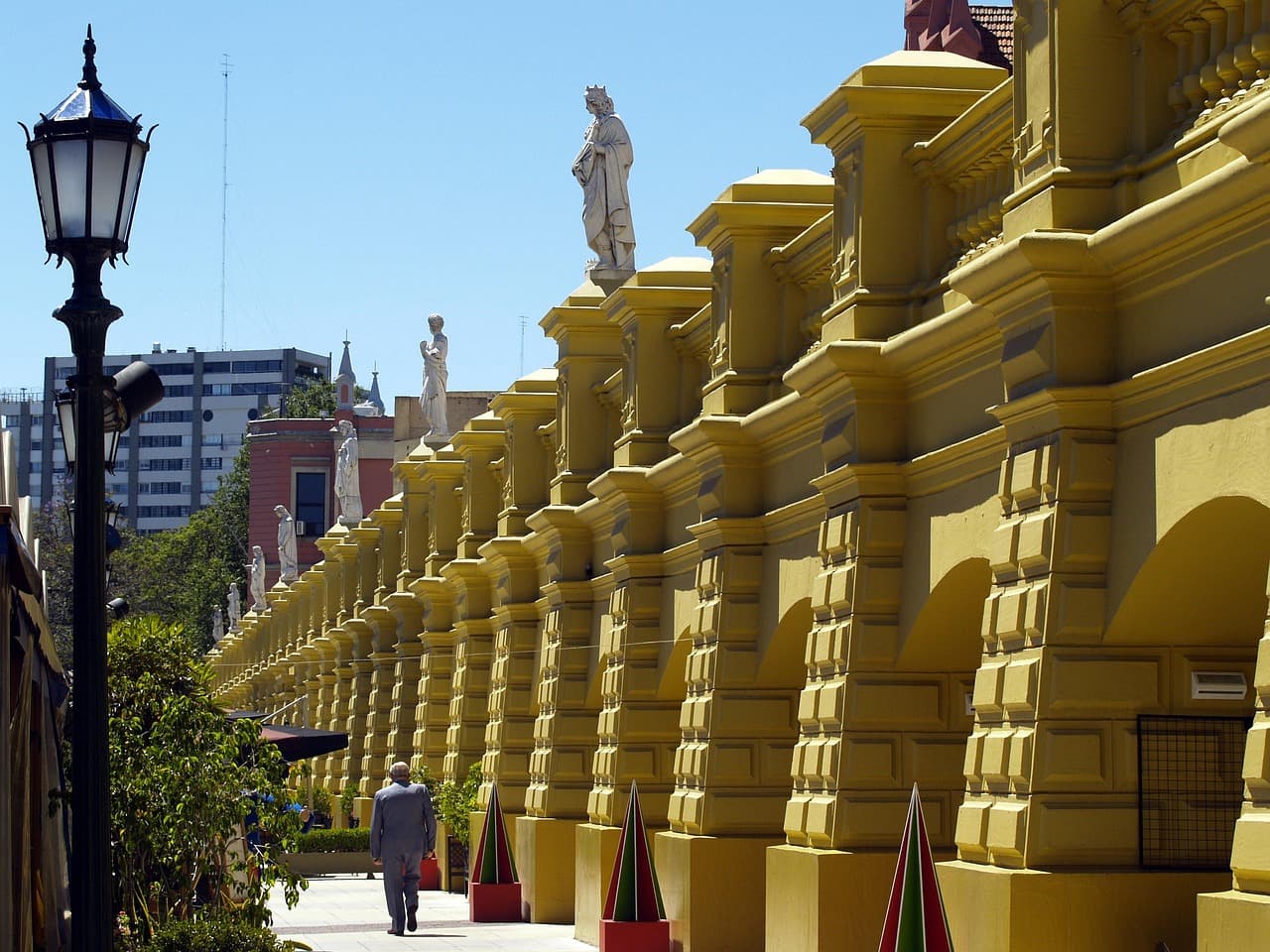 Edificio en la provincia de Buenos Aires, en el chat de Adrogué