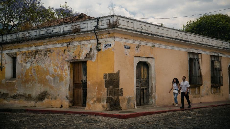 Esquina de una calle histórica colonial, en el chat de San Andrés Sajcabajá