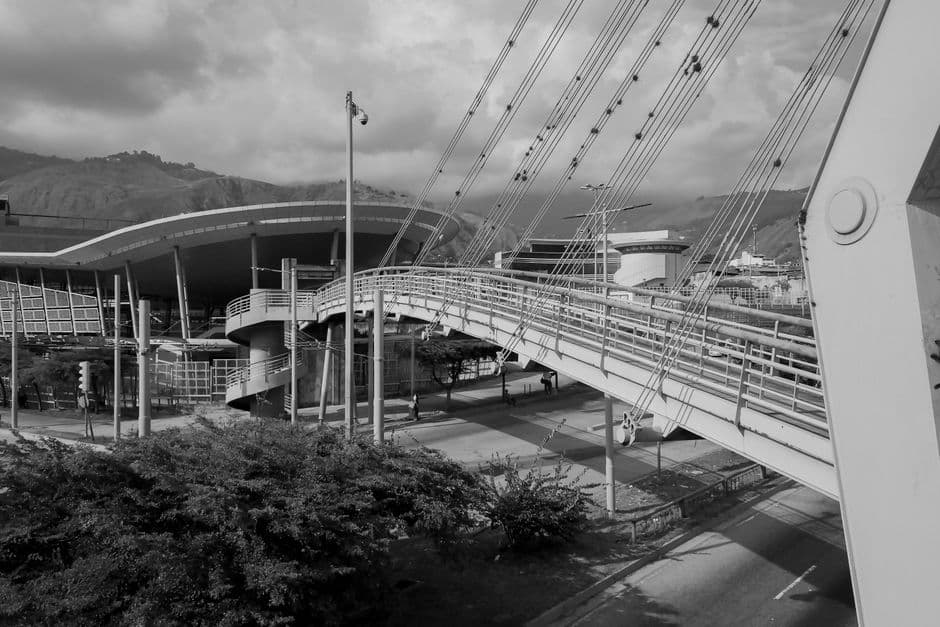 Puente moderno en una ciudad de Venezuela, en el chat de Sabaneta