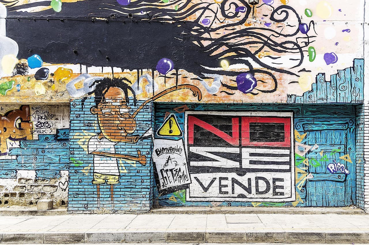 Fondo de grafiti con textura desgastada, en el chat de Argelia