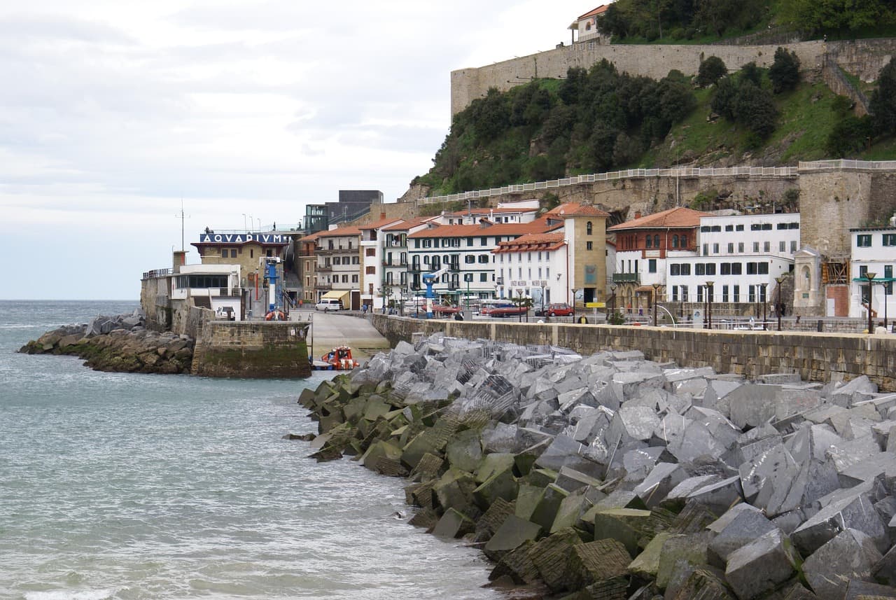 Paisaje marítimo con un puerto, en el chat de San Sebastián Coatán