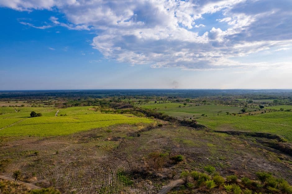 Vista aérea de un paisaje de campo, en el chat de Villanueva