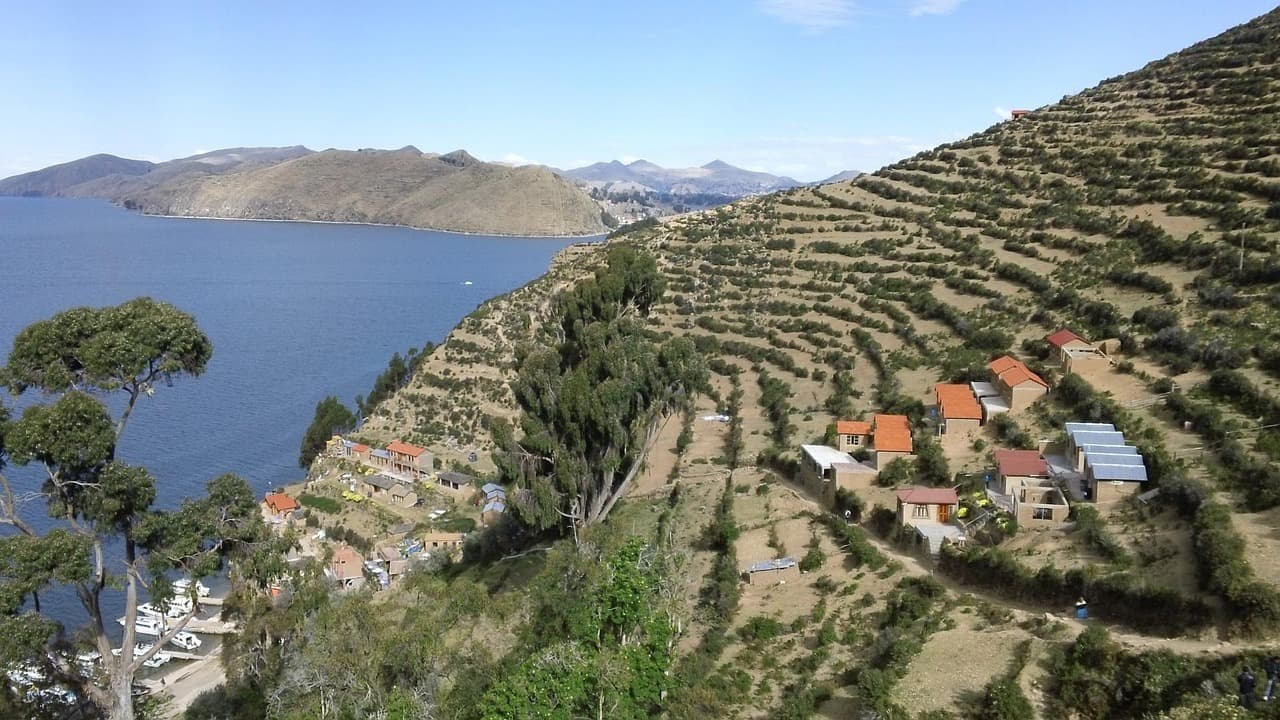 Isla en un lago de Bolivia, en el chat de Tapacarí