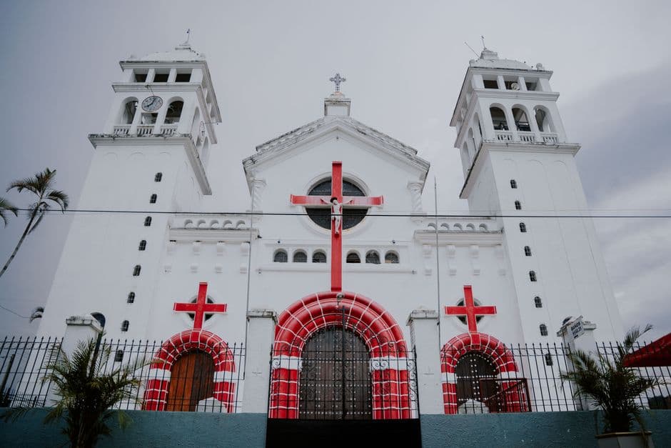 Fachada de la iglesia de Juayúa, en el chat de Juayúa