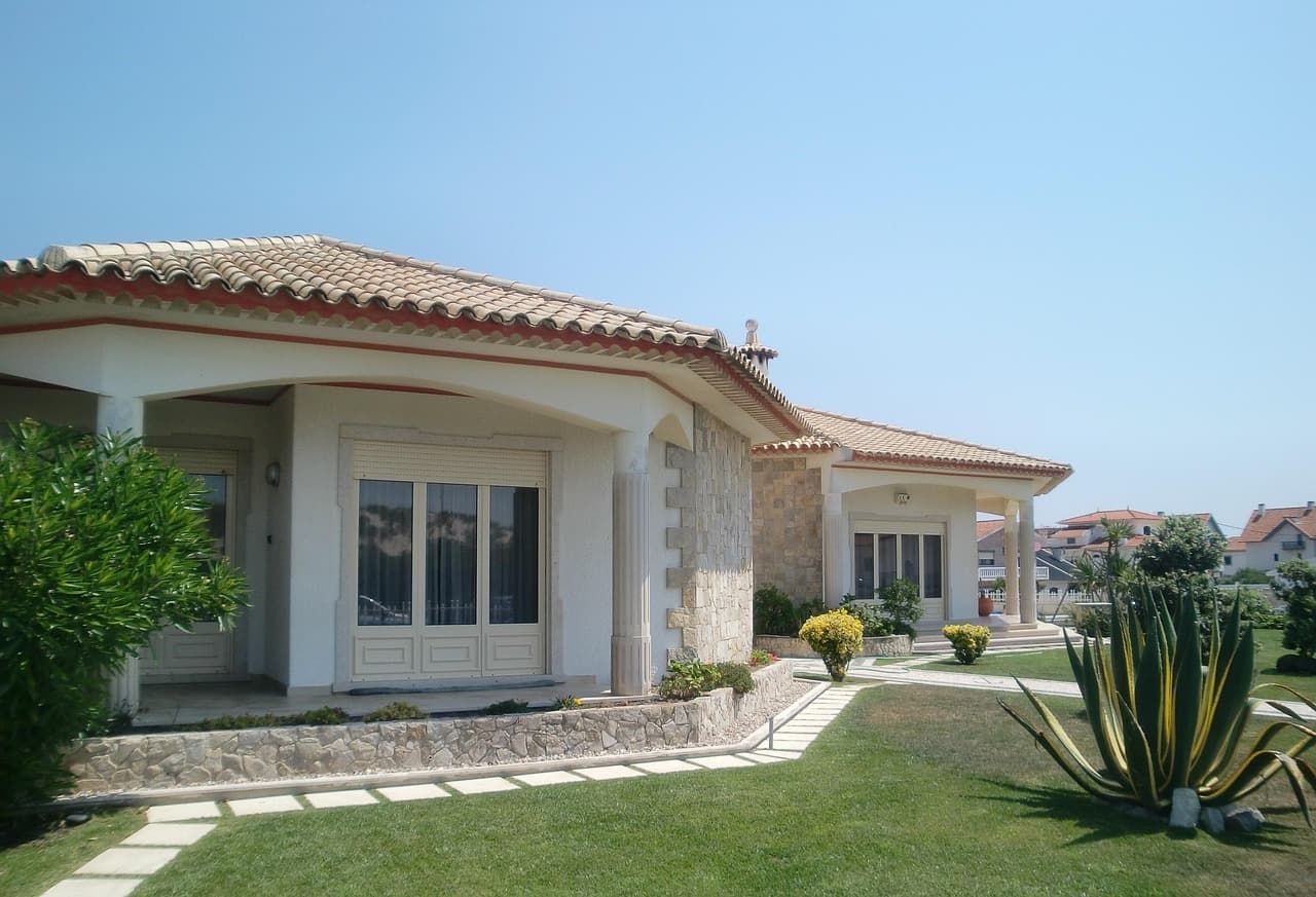 Casa tipo villa con jardín, en el chat de Villa Lamadrid
