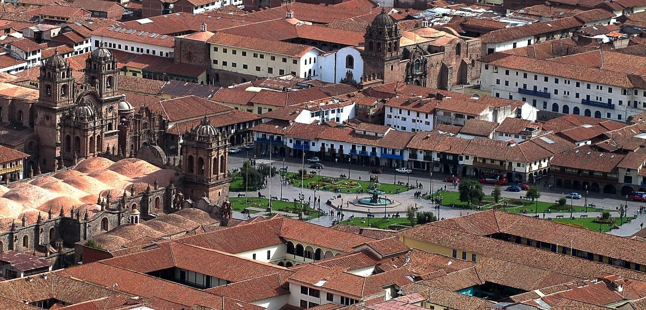 Plaza de Armas de Cusco con sus iglesias, en el chat de Echarate