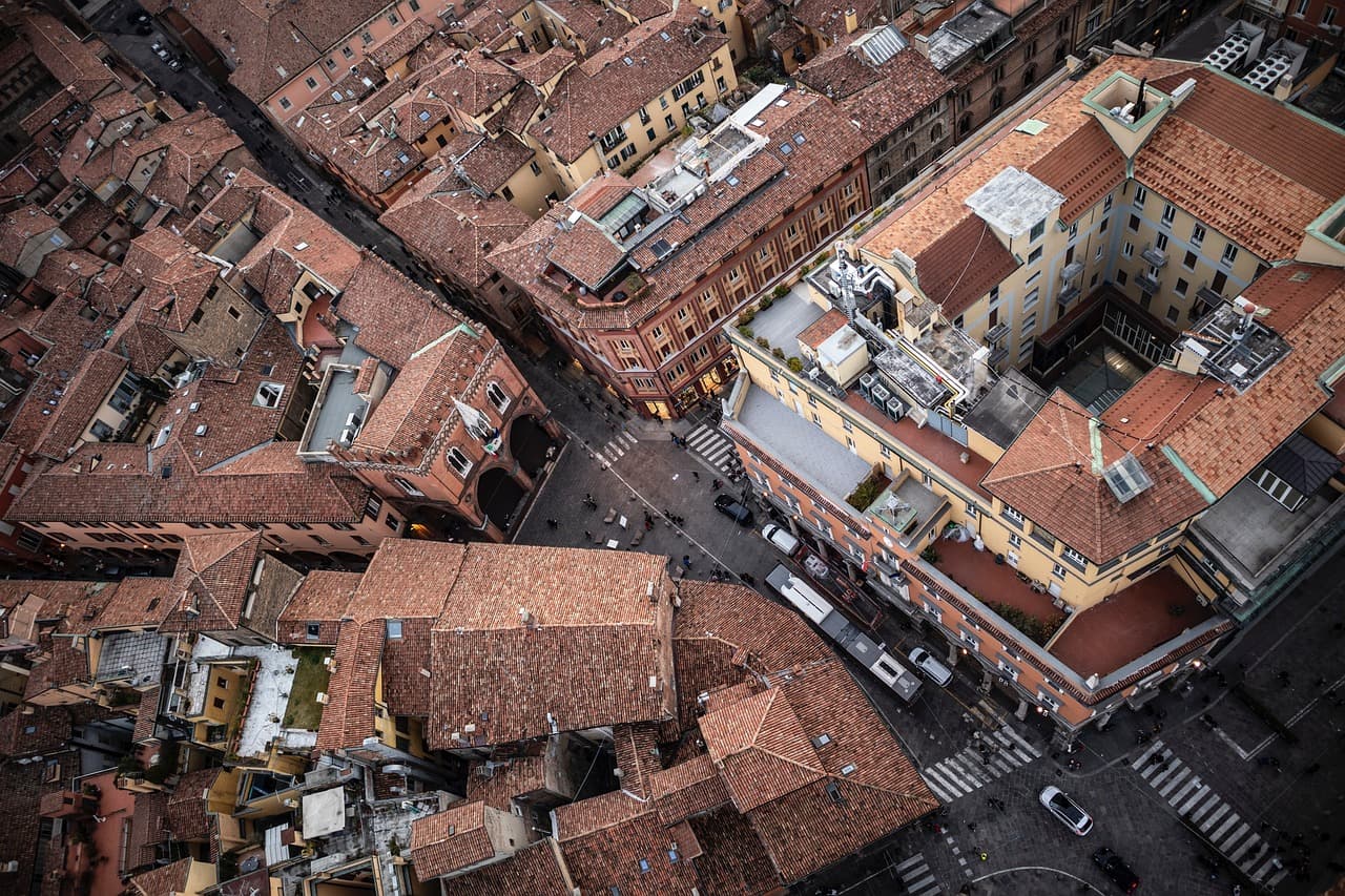 Vista del casco antiguo de una ciudad, en el chat de Taulabé