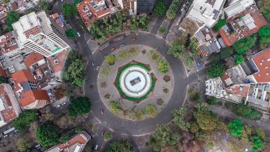 Vista aérea de una glorieta, en el chat de La Reforma
