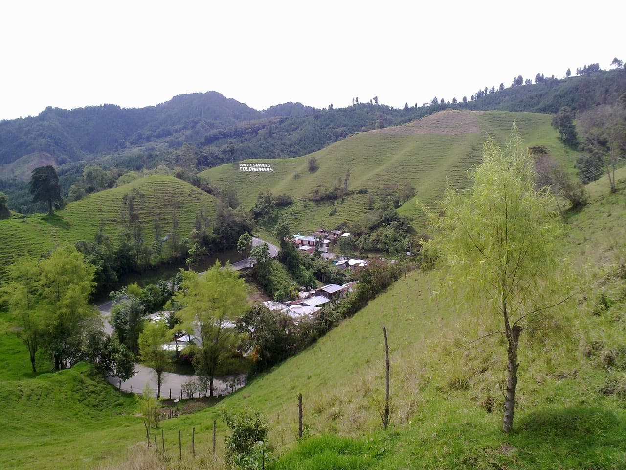 Posadas en un paisaje verde de Tolima, en el chat de Ataco