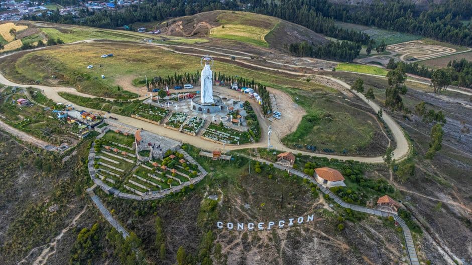 Estatua monumental en una plaza de Perú, en el chat de Zepita