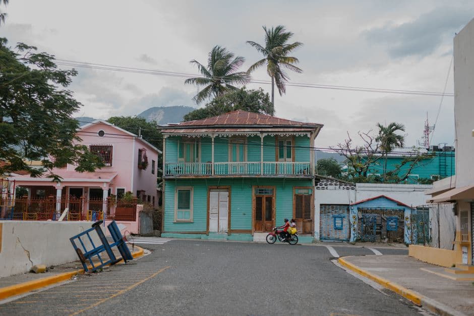 Casas de madera en un pueblo, en el chat de San José de Los Llanos