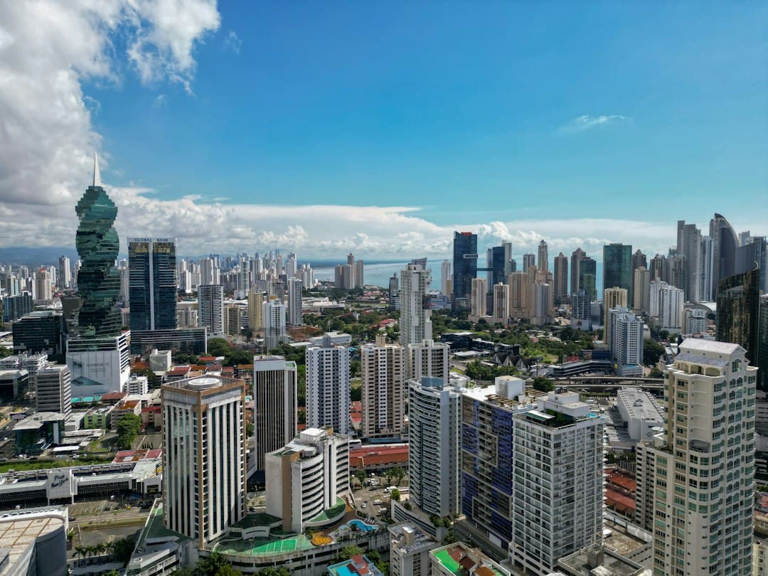 Ciudad con muchos edificios, en el chat de Tierras Altas
