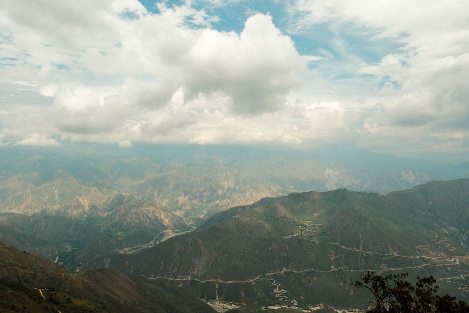 Vista aérea de una cordillera, en el chat de Teorama