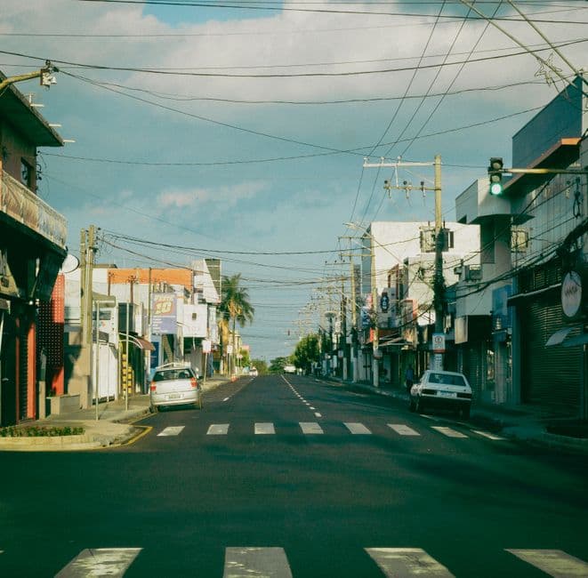 Calle vacía en un pueblo, en el chat de Abaí
