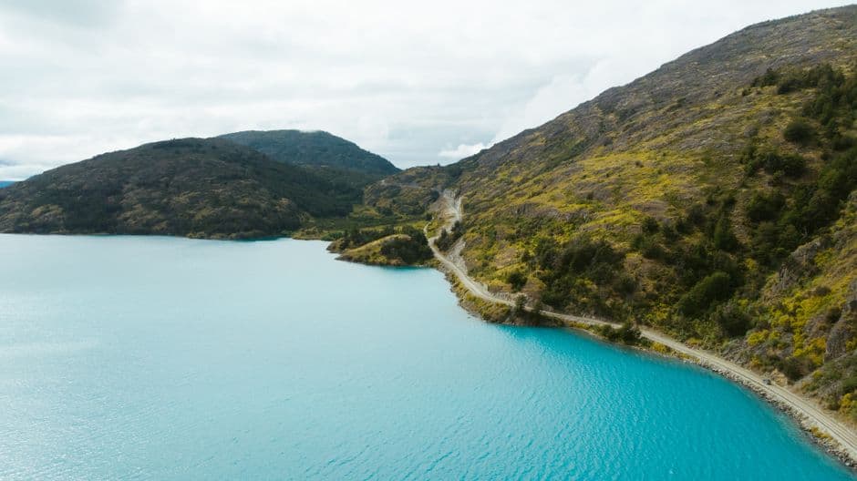 Paisaje con una carretera junto al mar, en el chat de Purranque