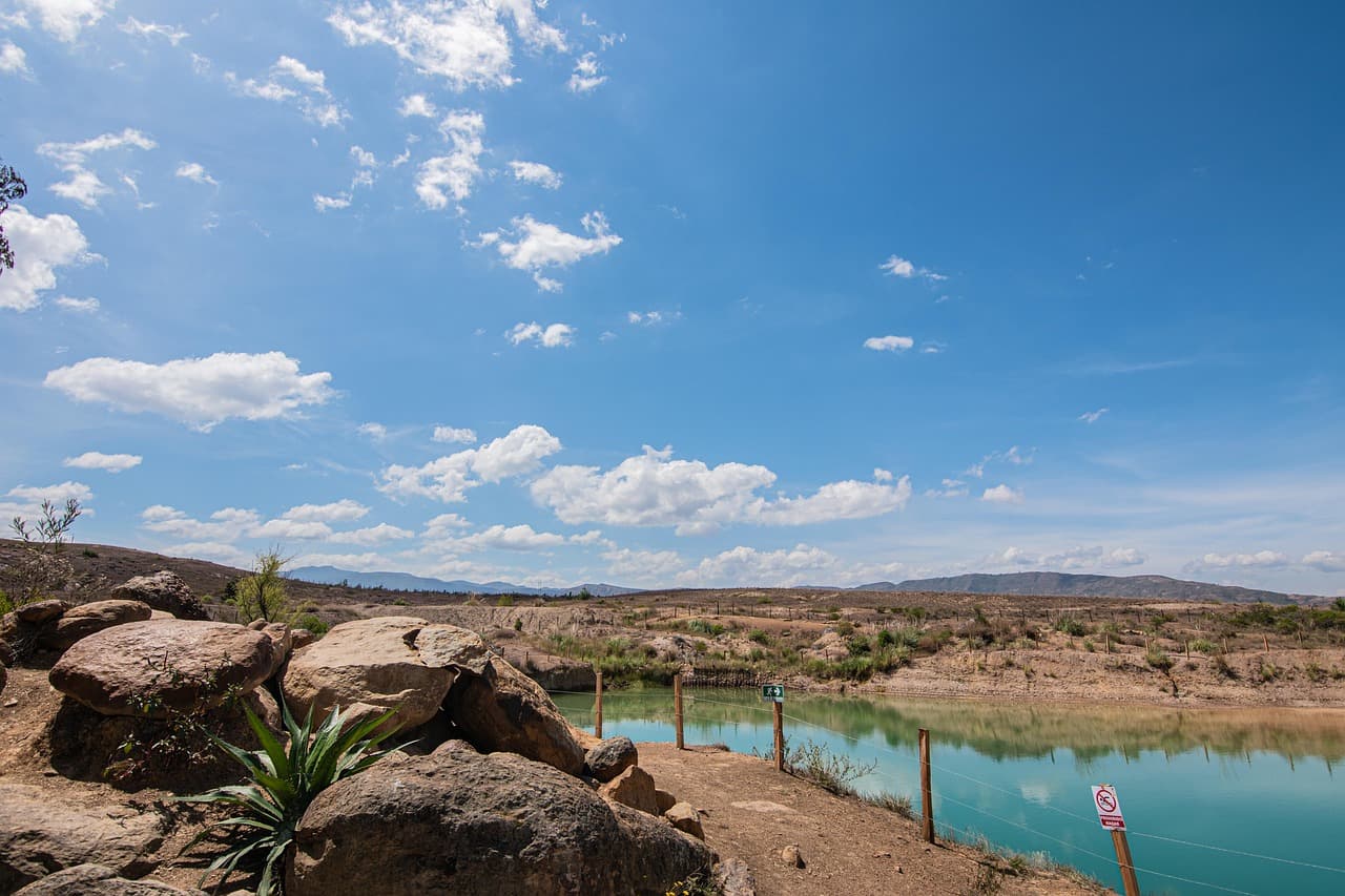 Paisaje de pozos azules en el campo de Boyacá, en el chat de Samacá