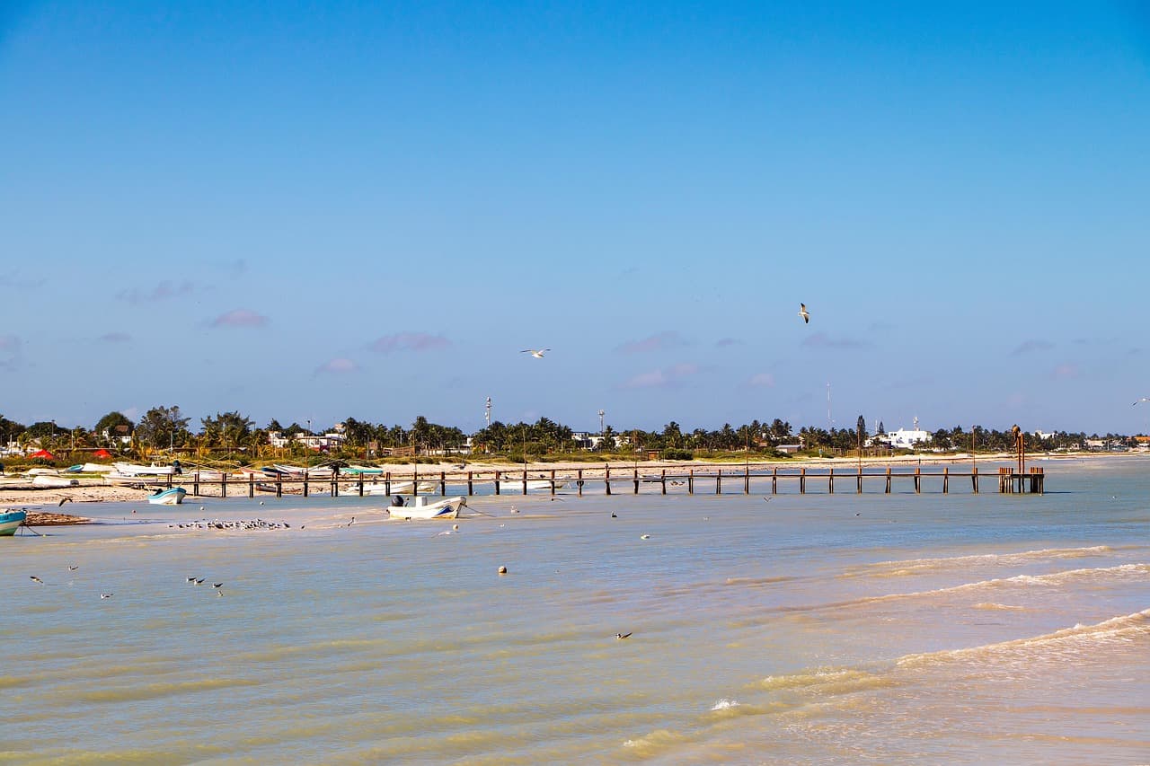 Playa y muelle del puerto de Progreso en Yucatán, en el chat de Halachó