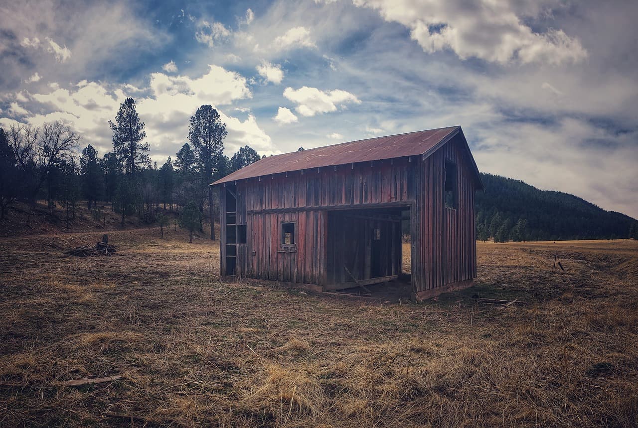 Cobertizo de un rancho en el campo, en el chat de Tlaola
