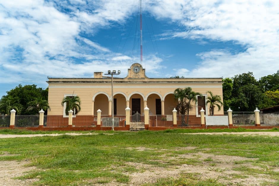 Edificio colonial en un pueblo de Yucatán, en el chat de Peto